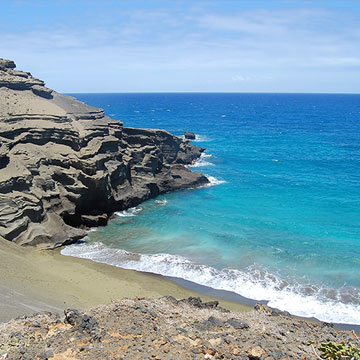 Papakolea green sand beach