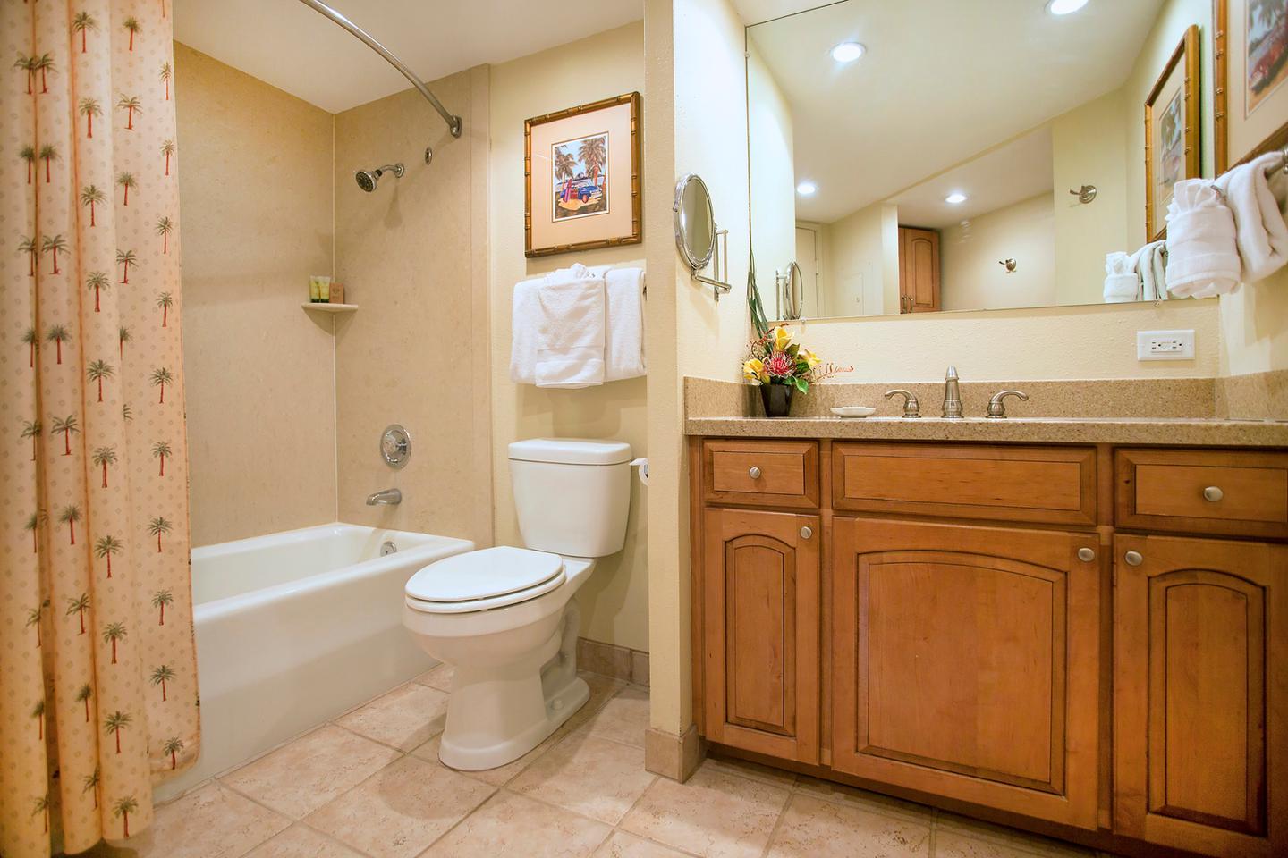 One-Bedroom Ocean View Suite Bathroom