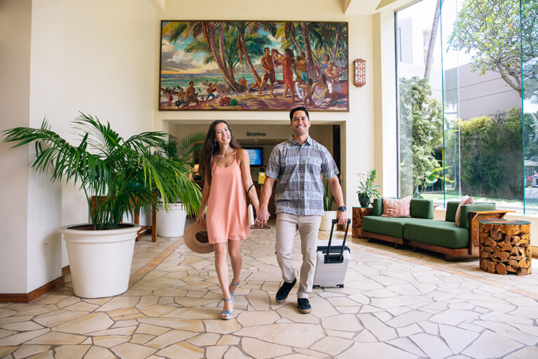 aston-kaanapali-shores-couple-lobby-768x512.jpg