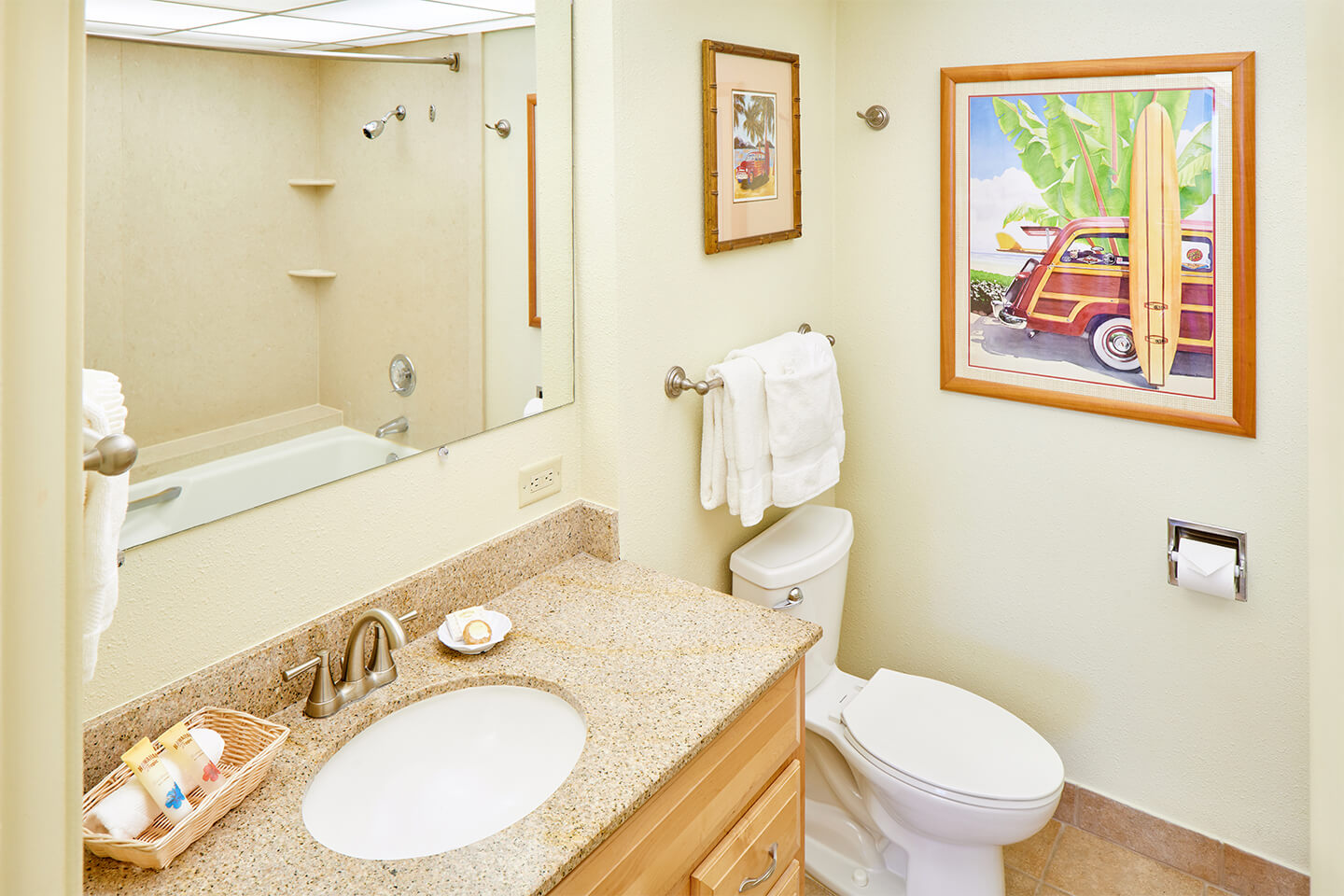Two-Bedroom Oceanfront Aloha Suite Bathroom