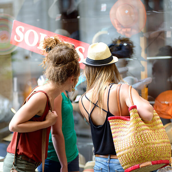 Girls shopping in Lahaina Maui