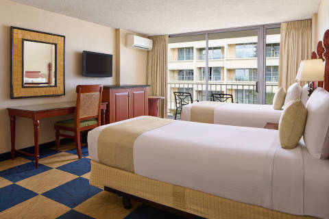 2-Bedroom 2-Bath Suite Guest room and living space