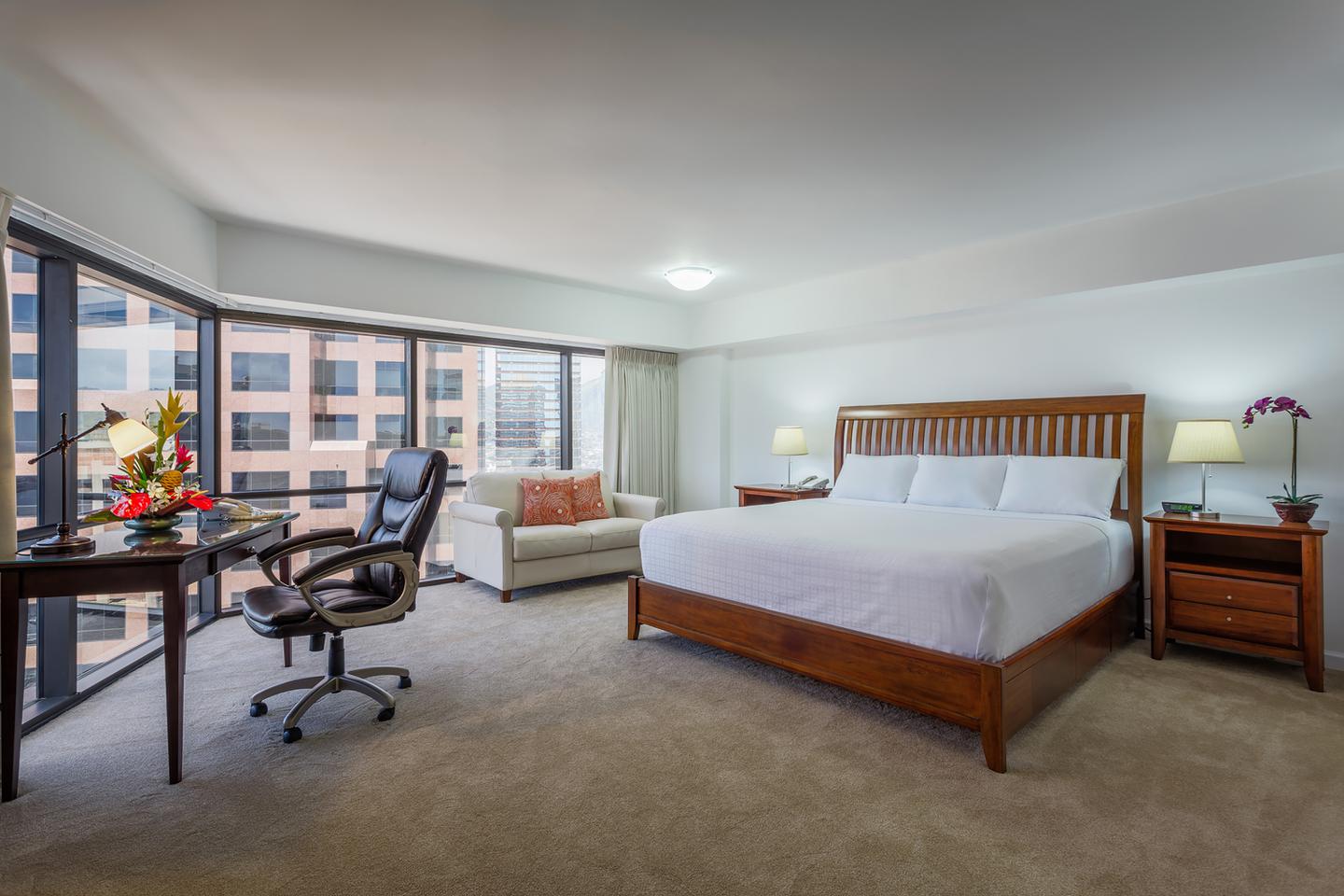 Business Suite Deluxe Mountain View Bedroom