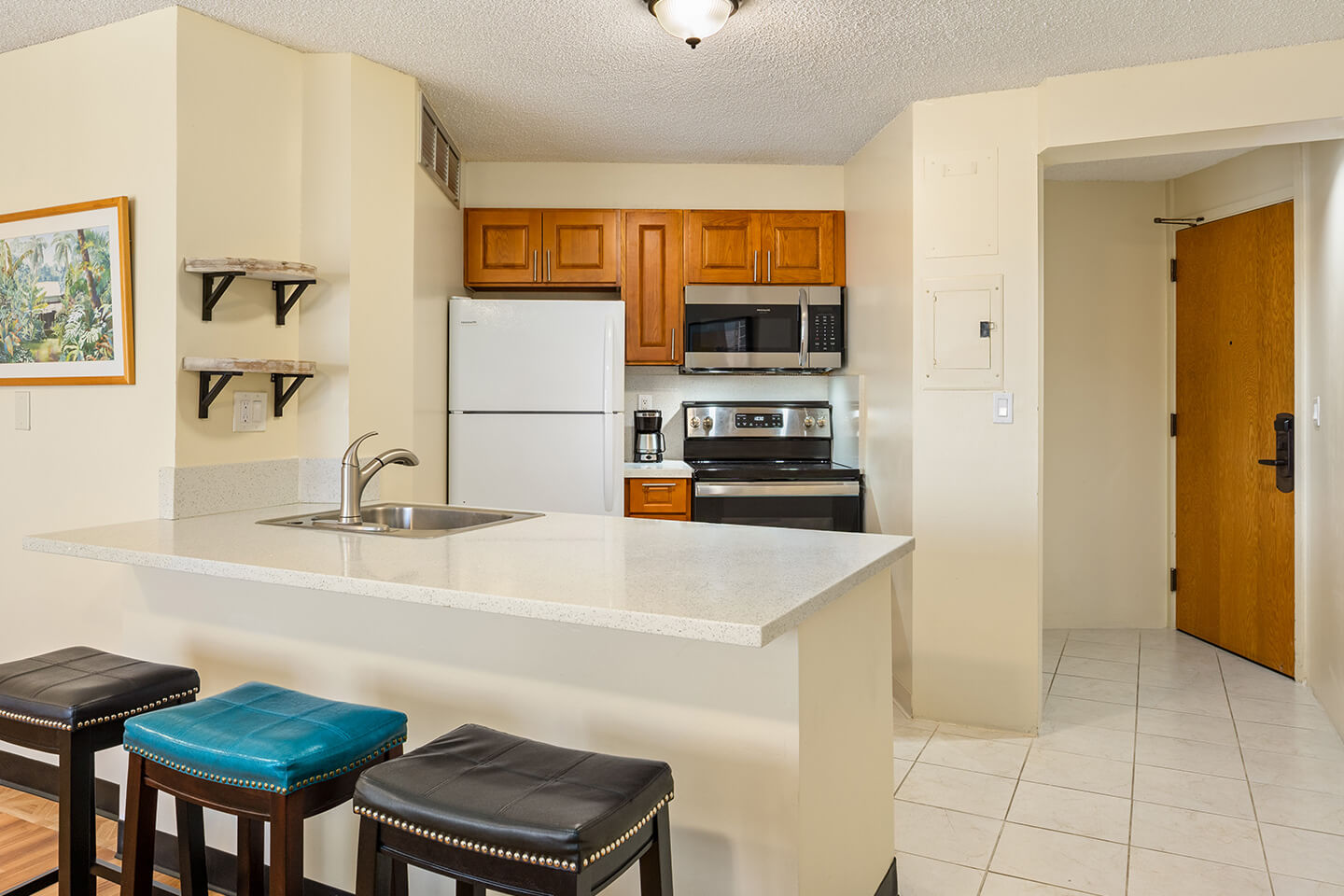 One-Bedroom Executive Habor View Suite Kitchen
