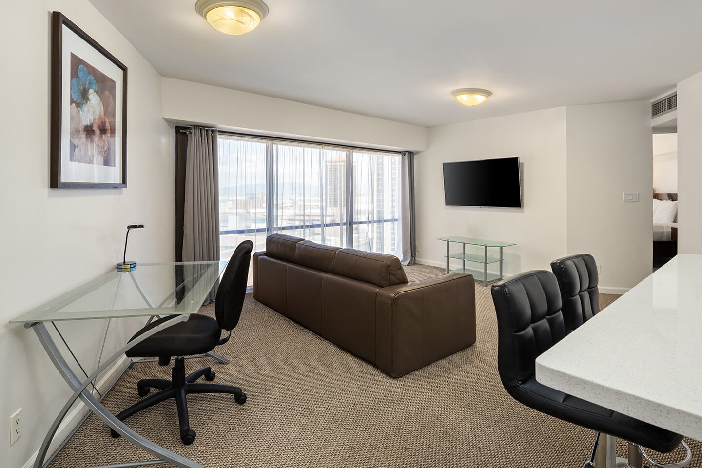 Bishop Suite Deluxe Mountain View Living Room