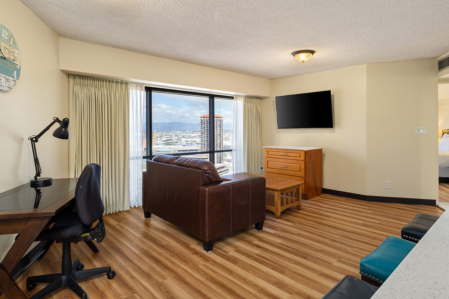 One-Bedroom Executive Harbor View Suite Living Area