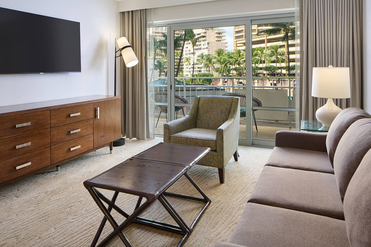 Luxury One-Bedroom Boulevard View Living Area