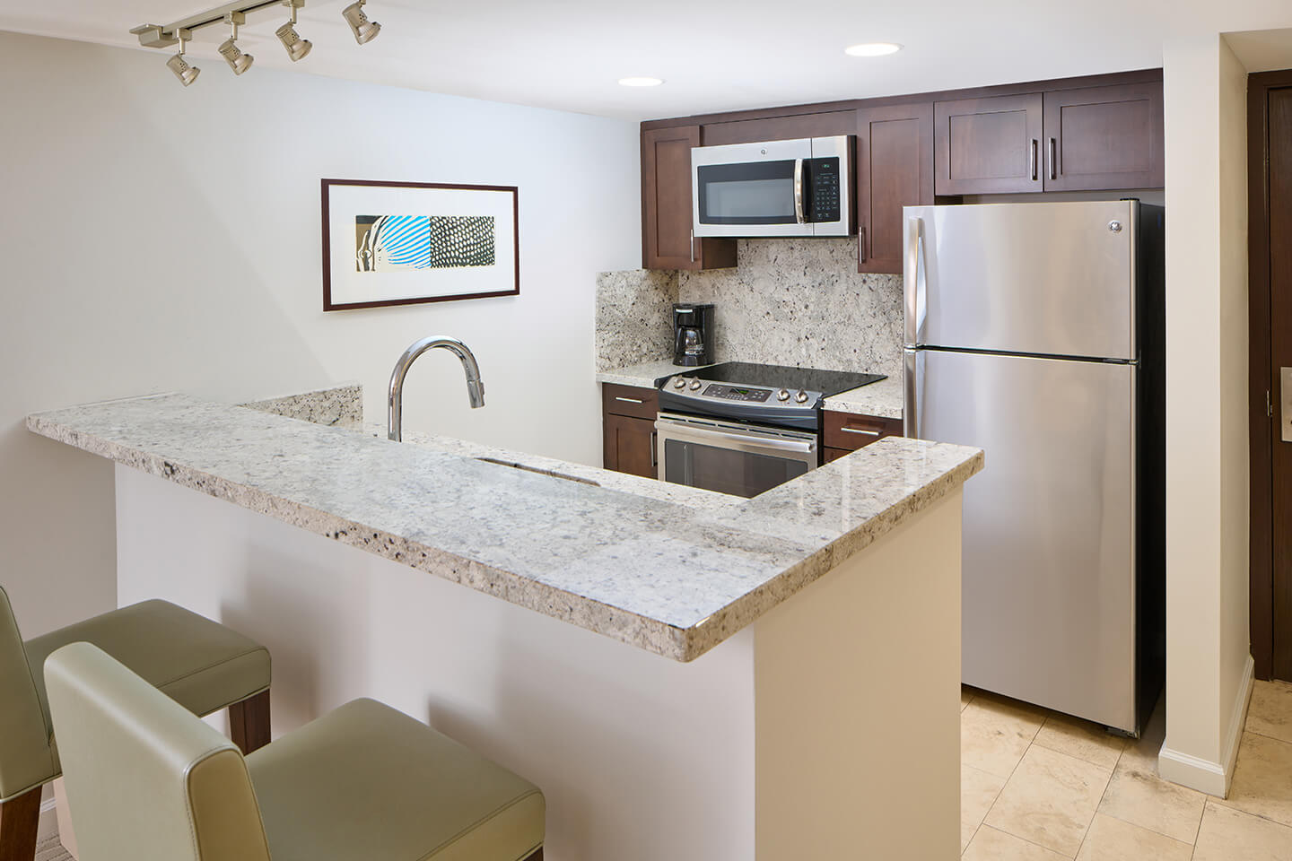 Luxury Junior Suite Courtyard View Kitchen