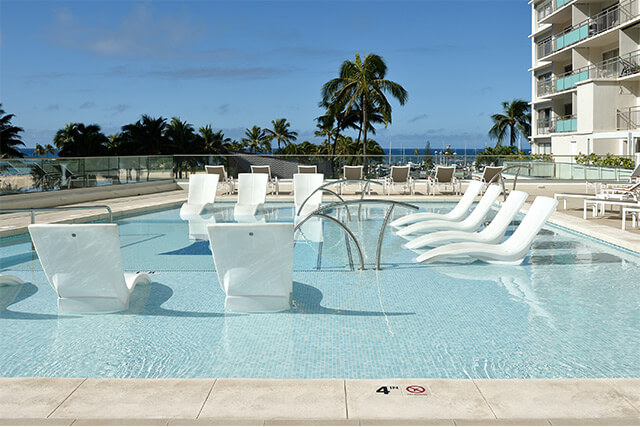 Ilikai hotel pool day