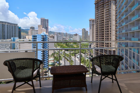 Ilikai Lite Mountain View Suite with Full Kitchen with a private balcony and seating to enjoy the views 