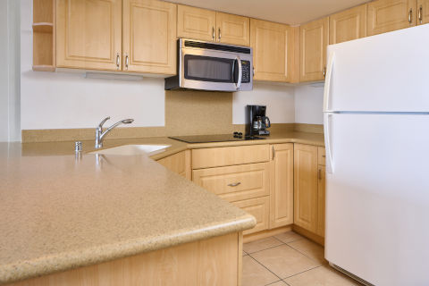 Ilikai LIte Mountain View Jr Suite with full kitchen with a 4-burner stovetop, microwave, other appliances, and refrigerator 