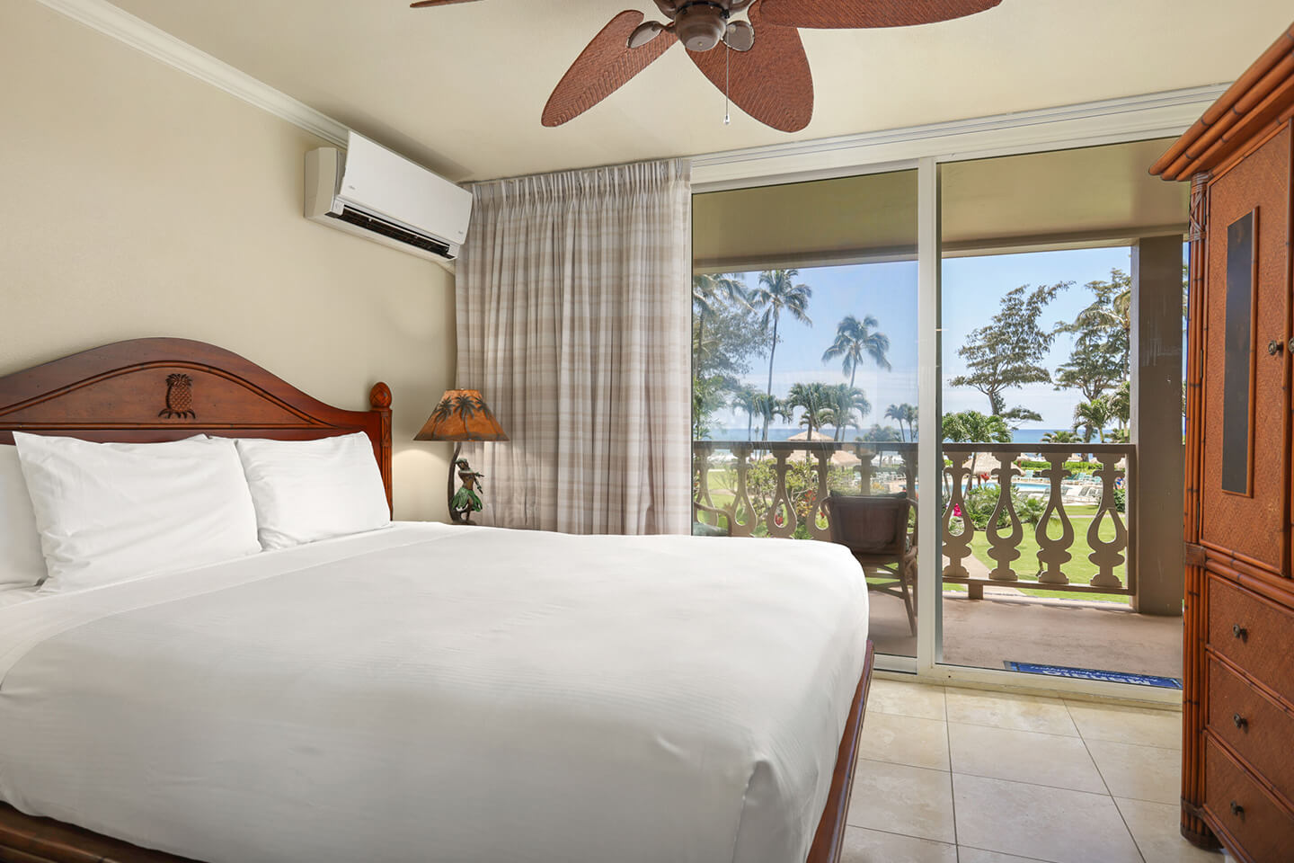 1-Bedroom Ocean View Bedroom 