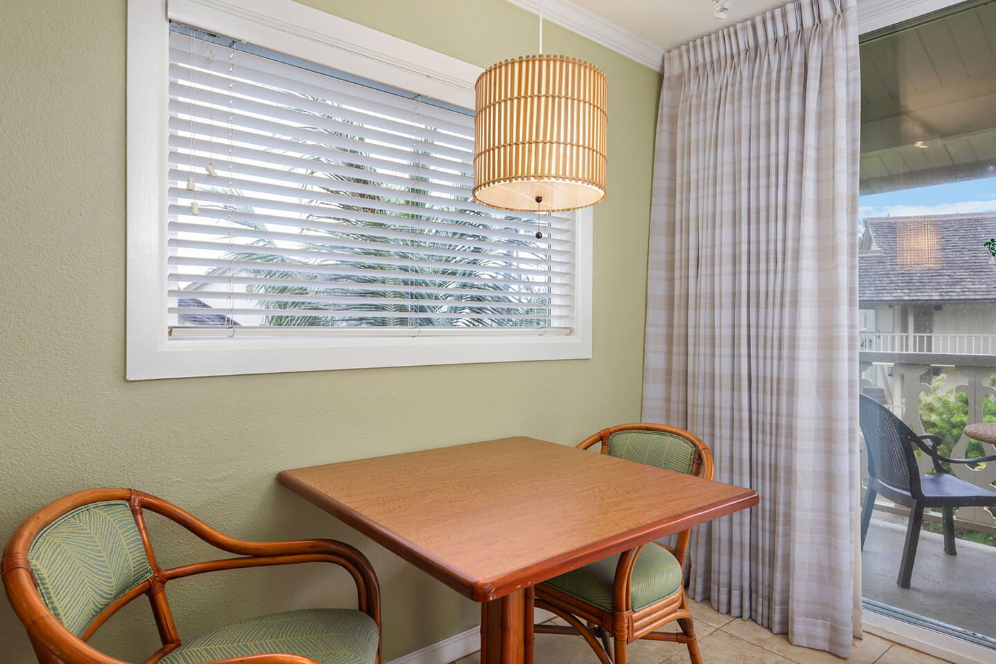 Dining area in Garden View Room