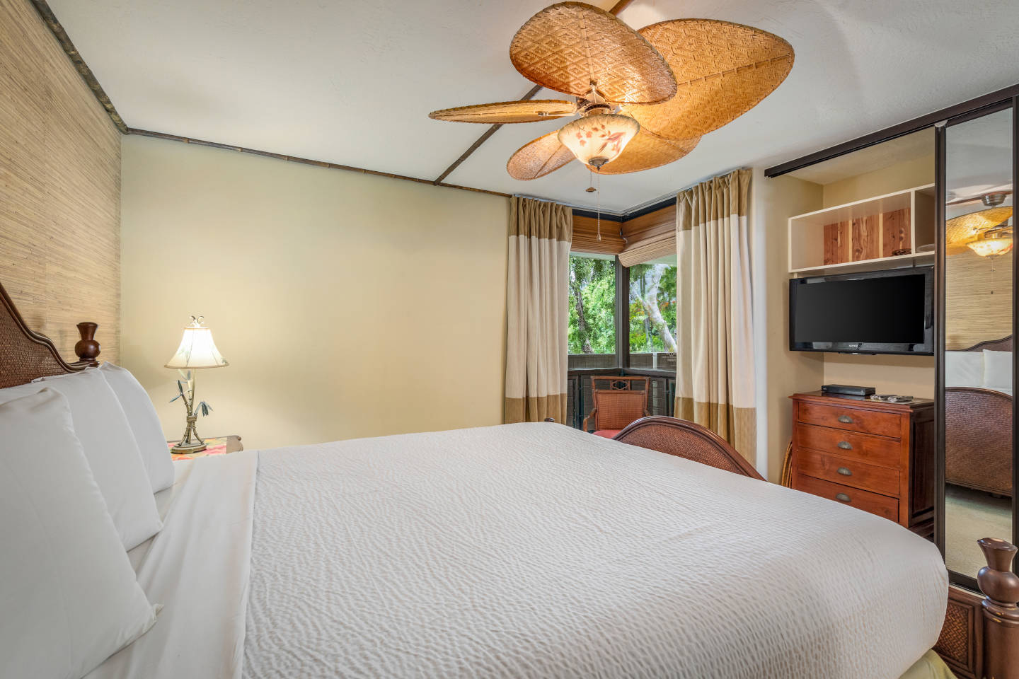 One-Bedroom Oceanfront Bedroom