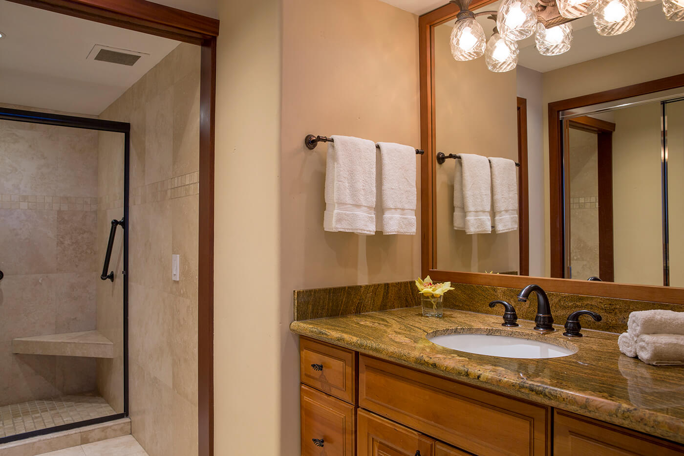 One-Bedroom Two-Bath Premium Oceanfront Bathroom