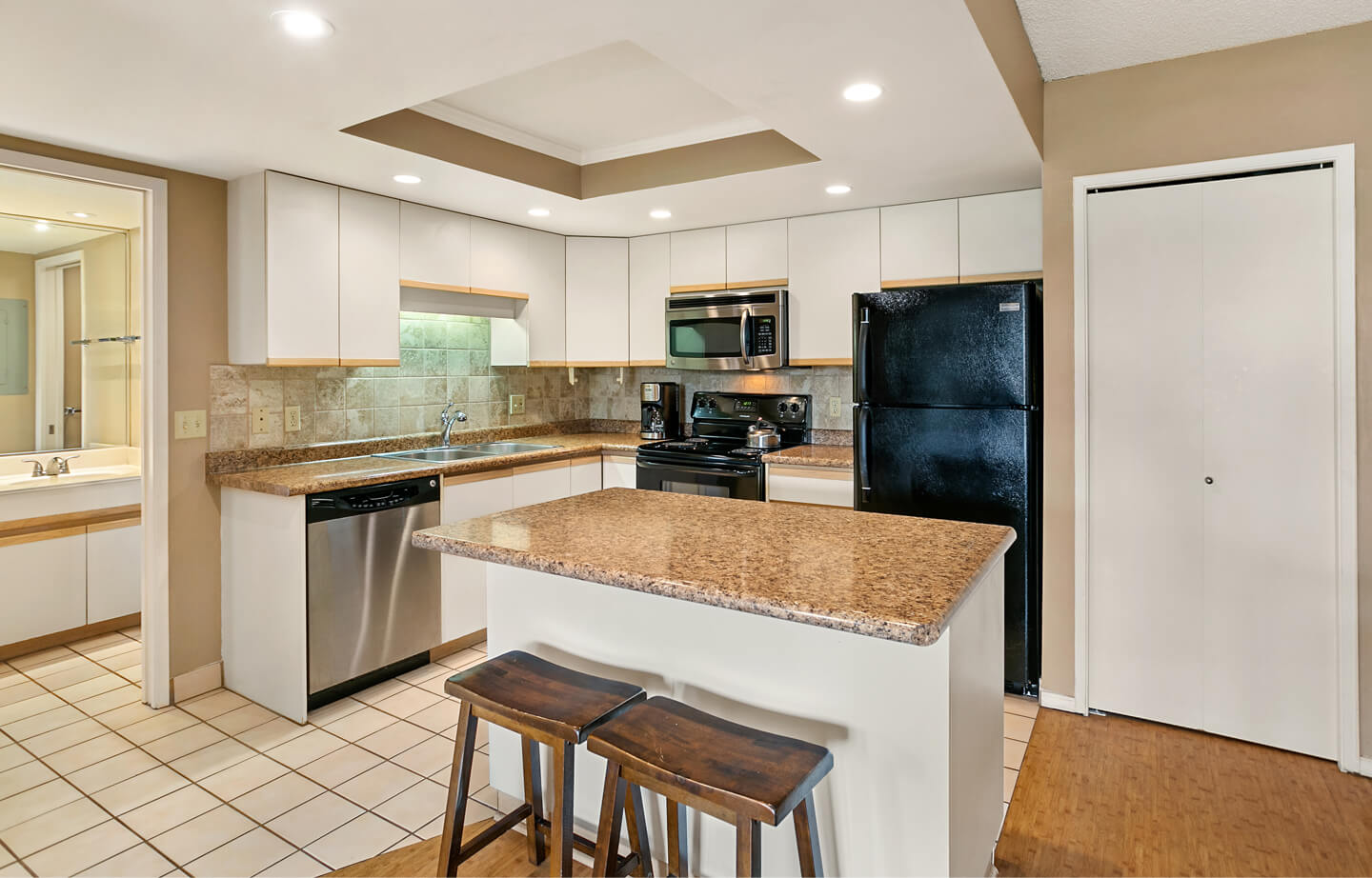 One-Bedroom Partial Ocean View Suite Kitchen