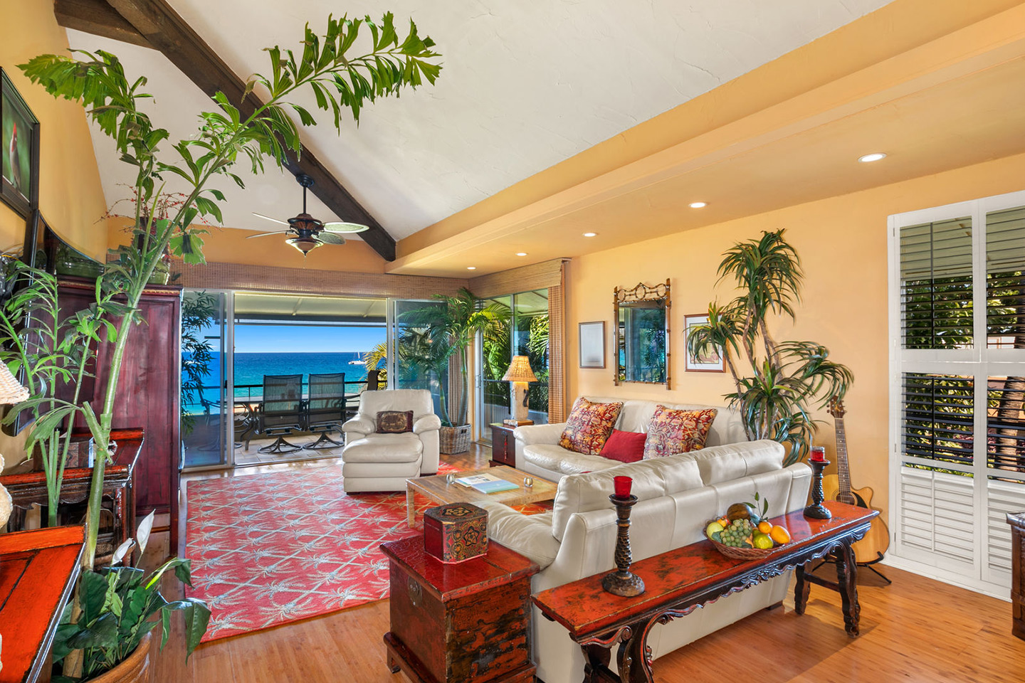 One Bedroom Oceanfront Premium Living Area