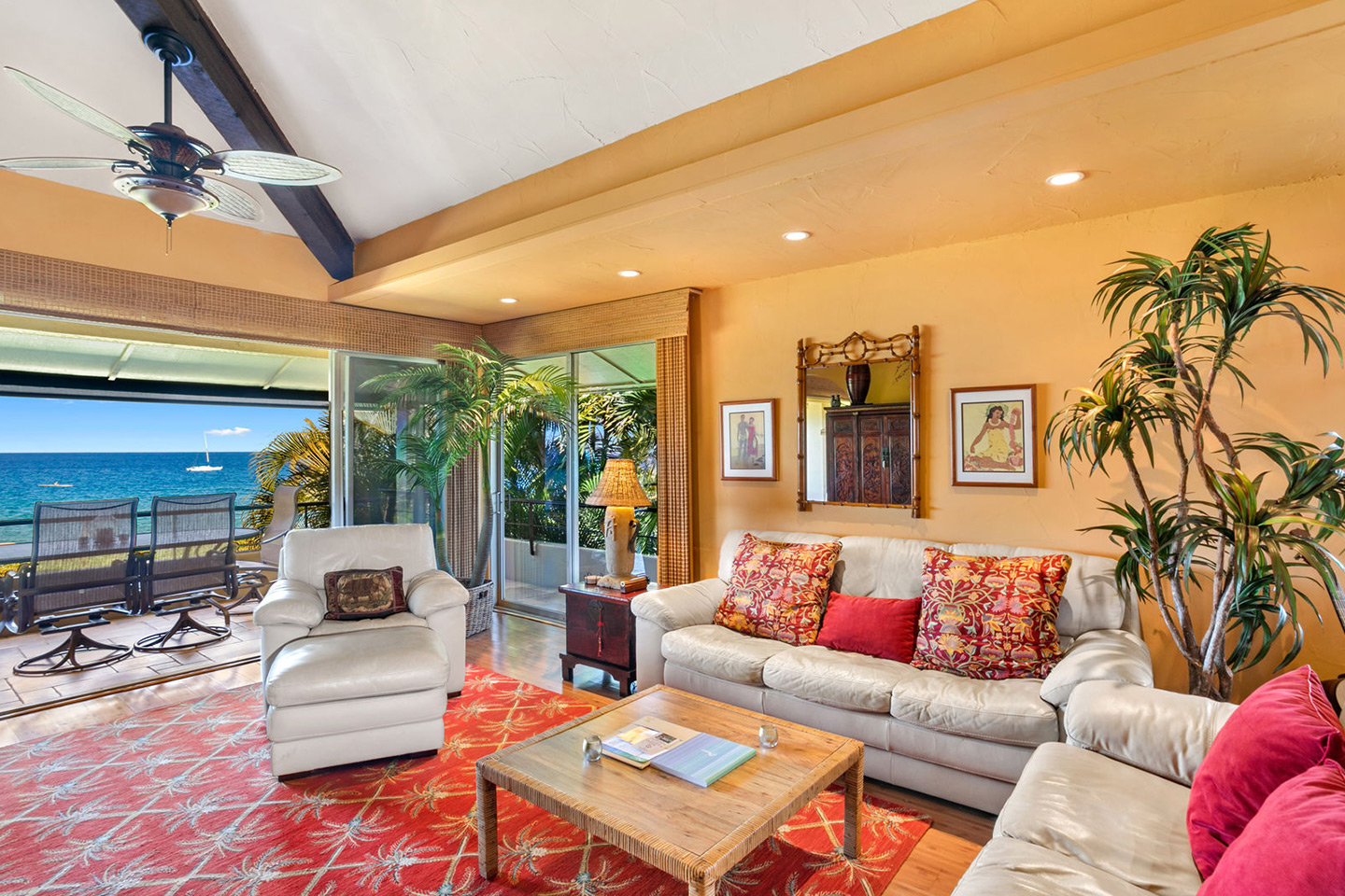 One Bedroom Oceanfront Premium Living Area