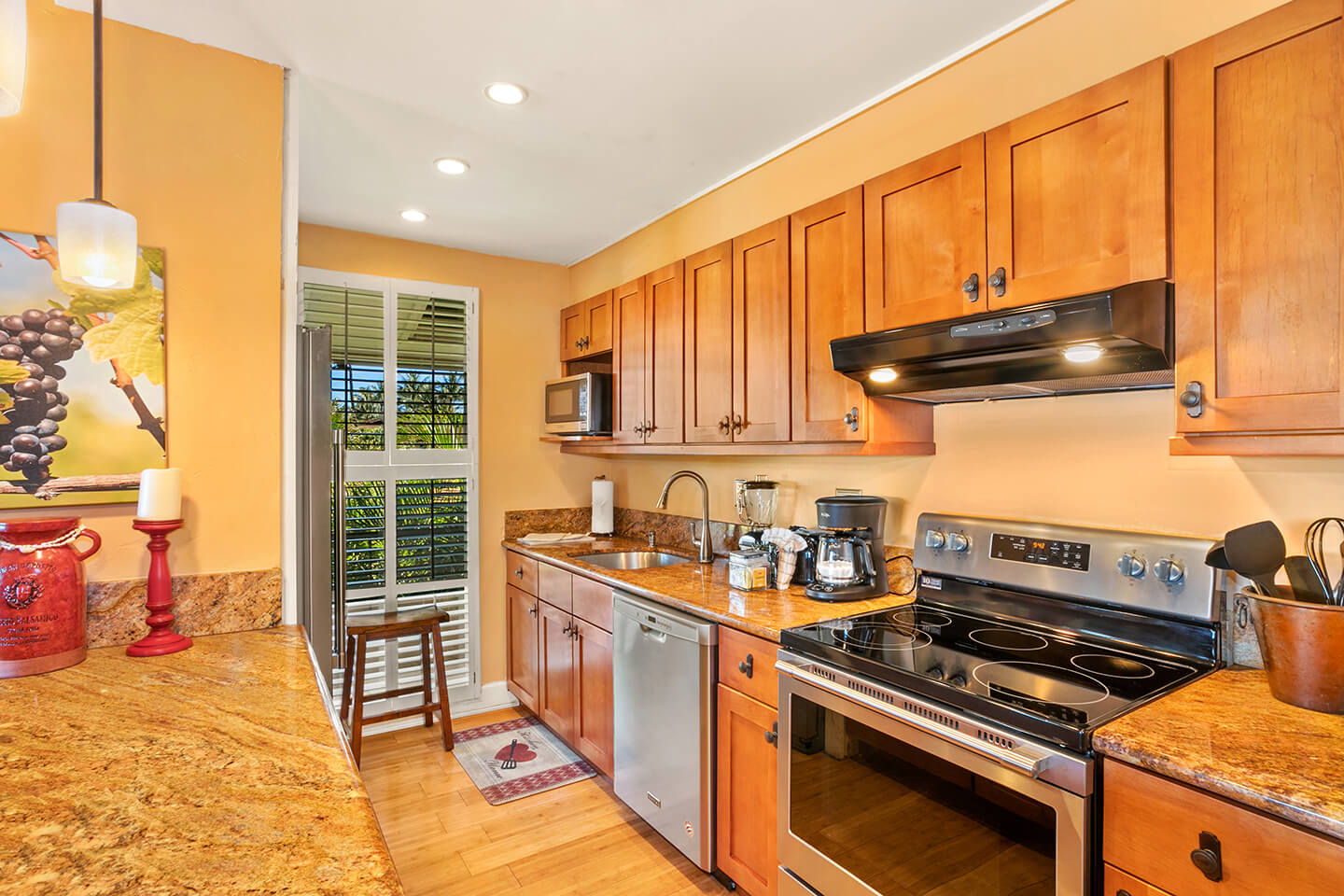One-Bedroom Oceanfront Premium Kitchen