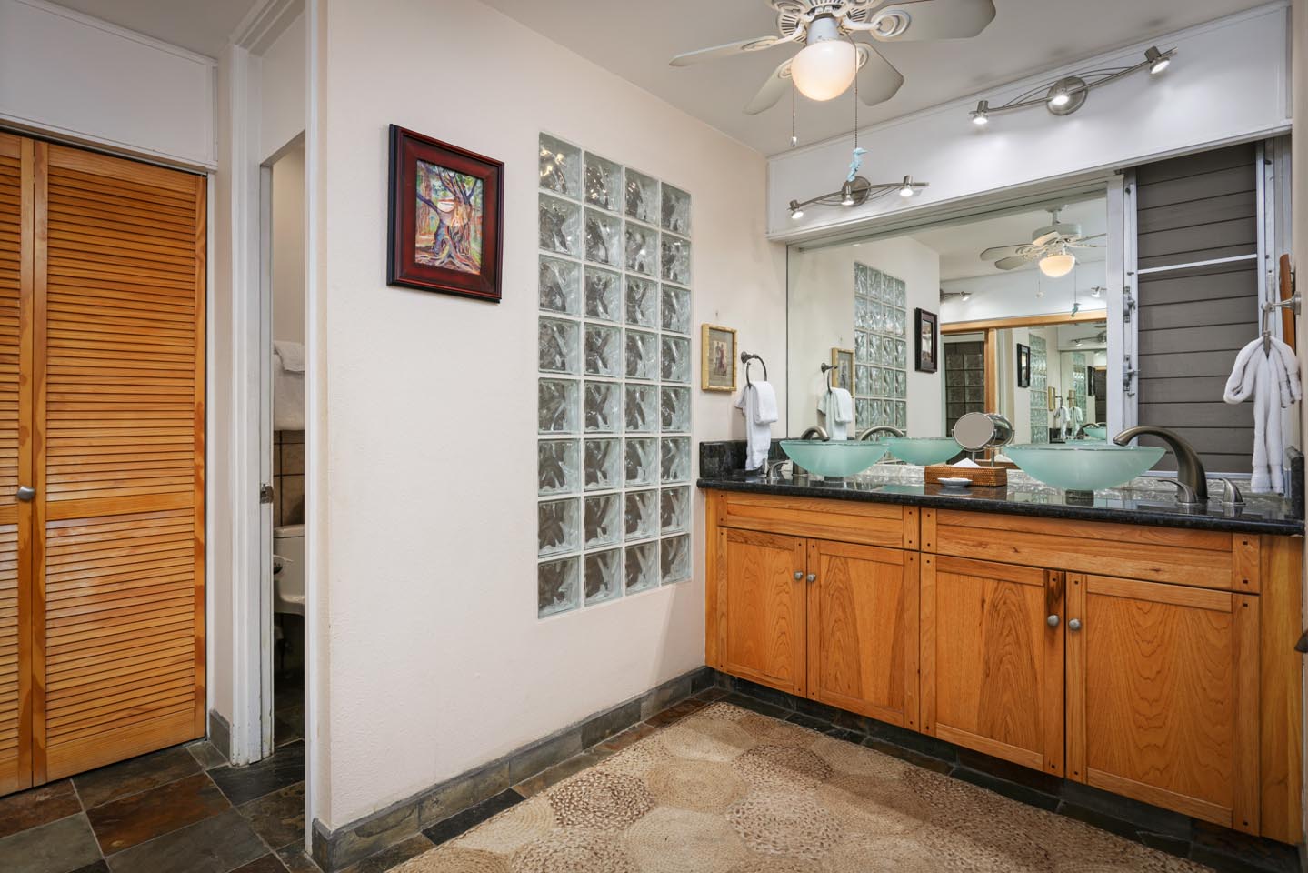 One-Bedroom Oceanside Premium Bathroom