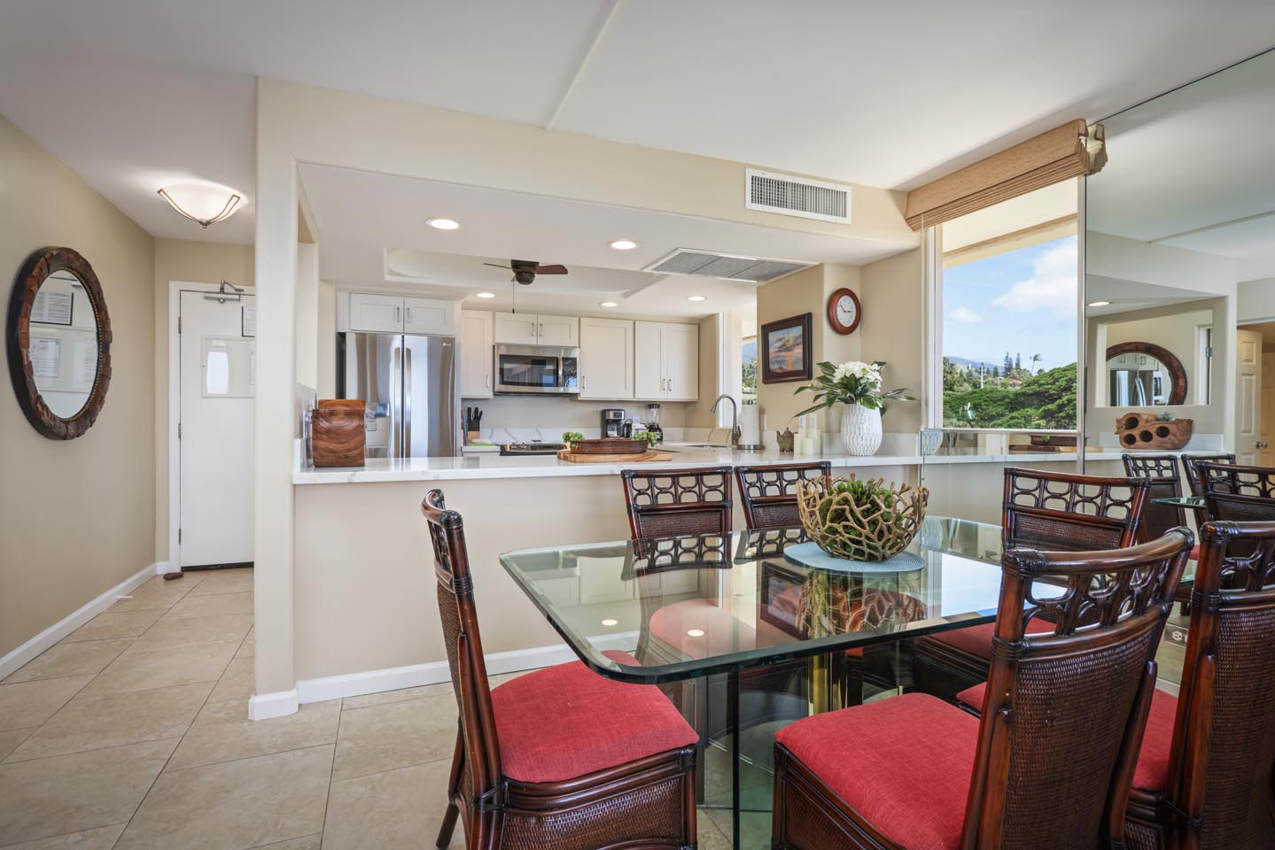 One-Bedroom Ocean View Premium Kitchen and Dining Area