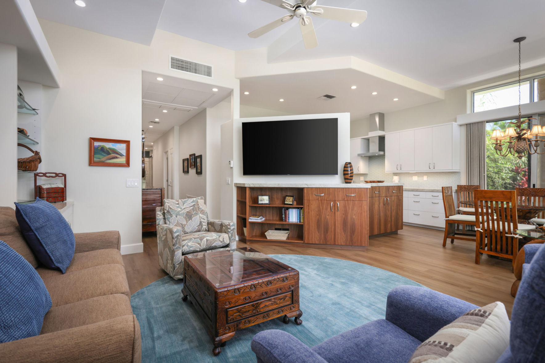 Studio Oceanside Premium Dining, Living Area and Kitchen