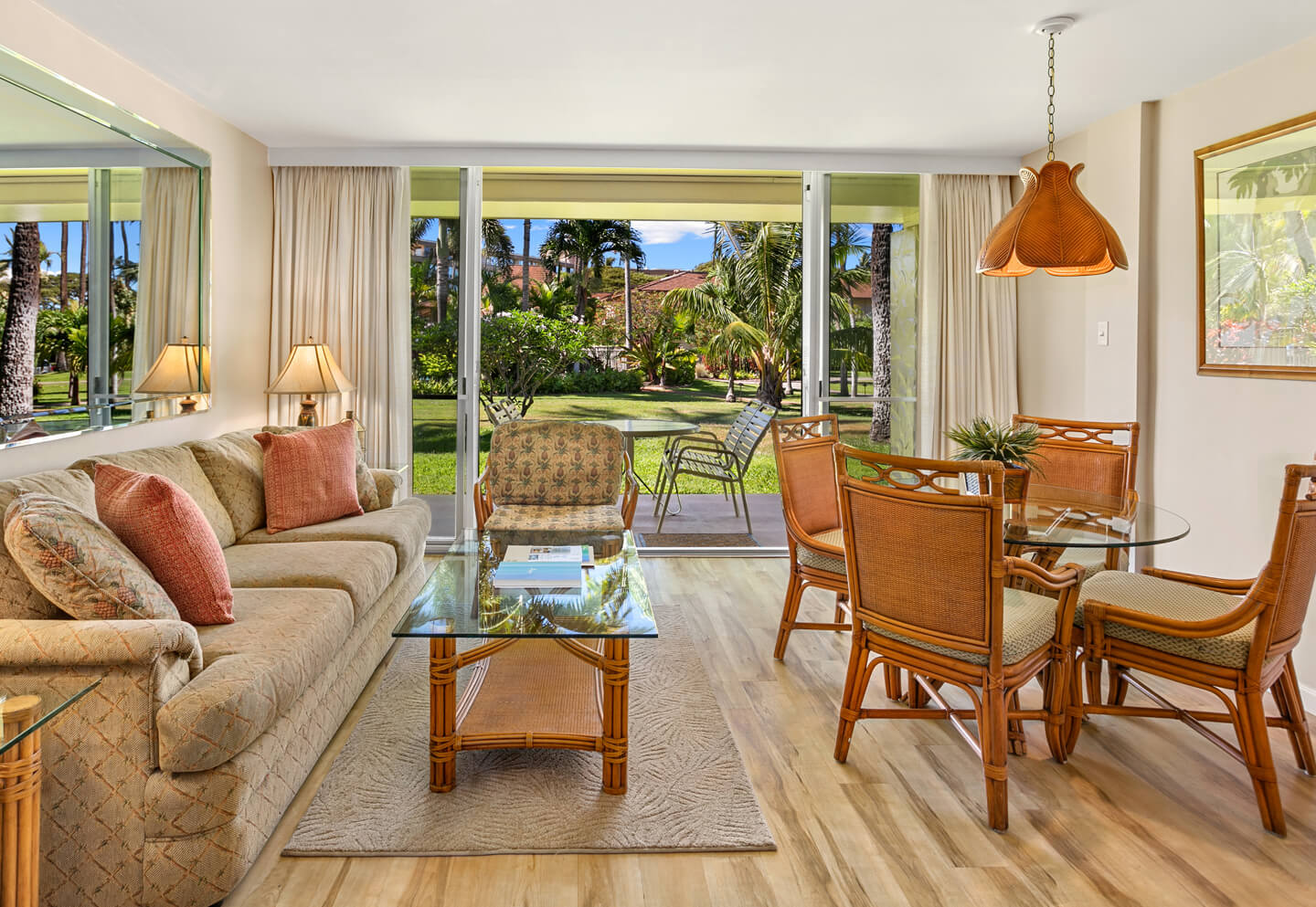Studio Garden View Premium Living Area