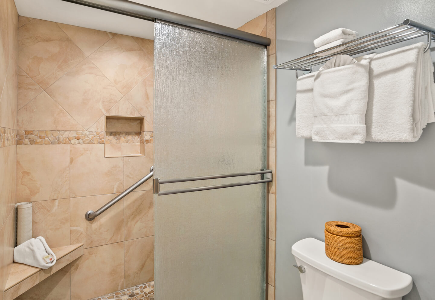 Studio Garden View Deluxe Shower