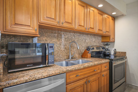 Three-Bedroom Ocean View Suite Full Kitchen 
