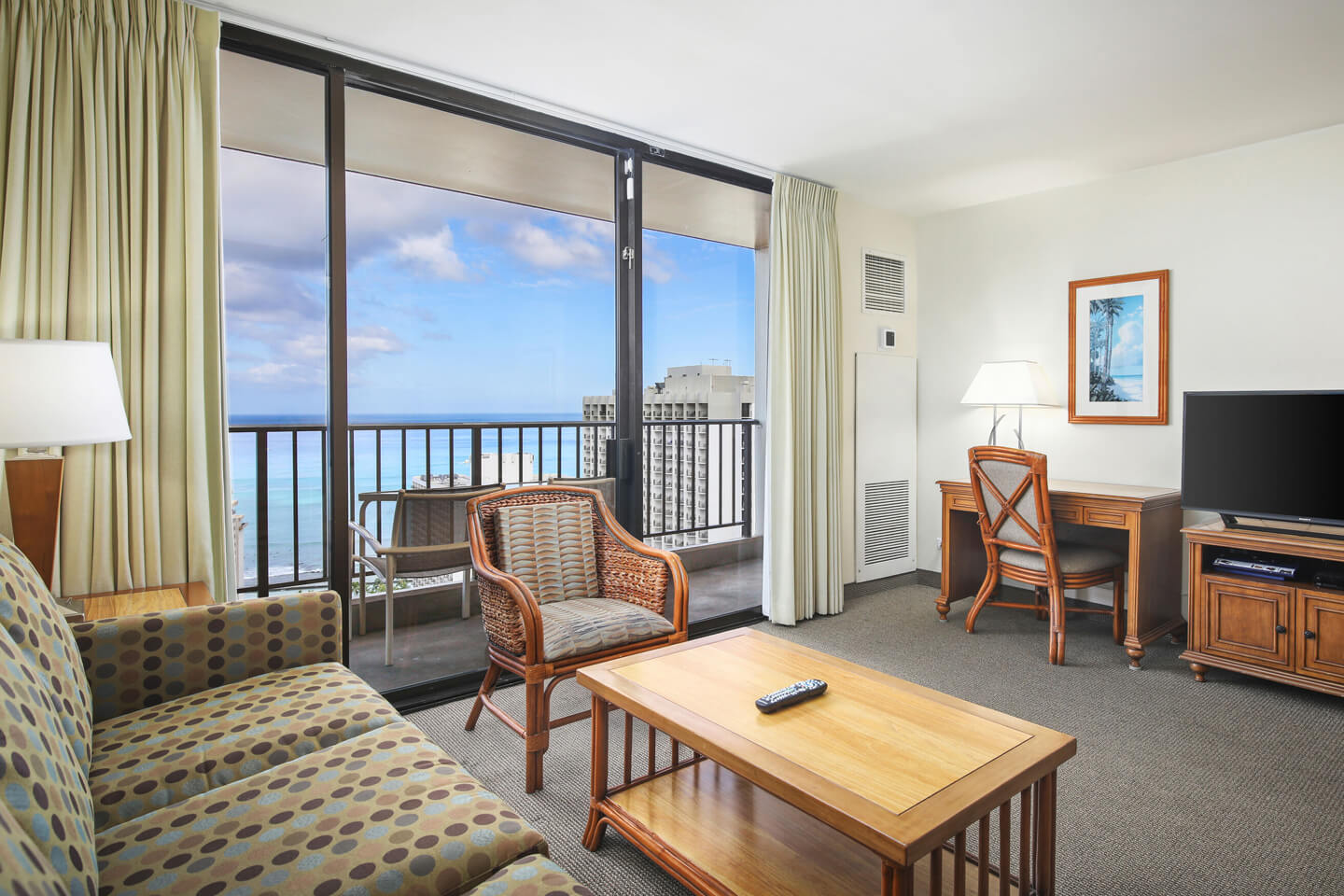 One-Bedroom Deluxe Ocean View Living Area