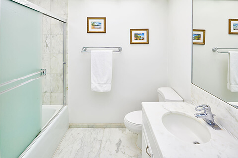 One-Bedroom Two-Bath Ocean View Suite Bathroom