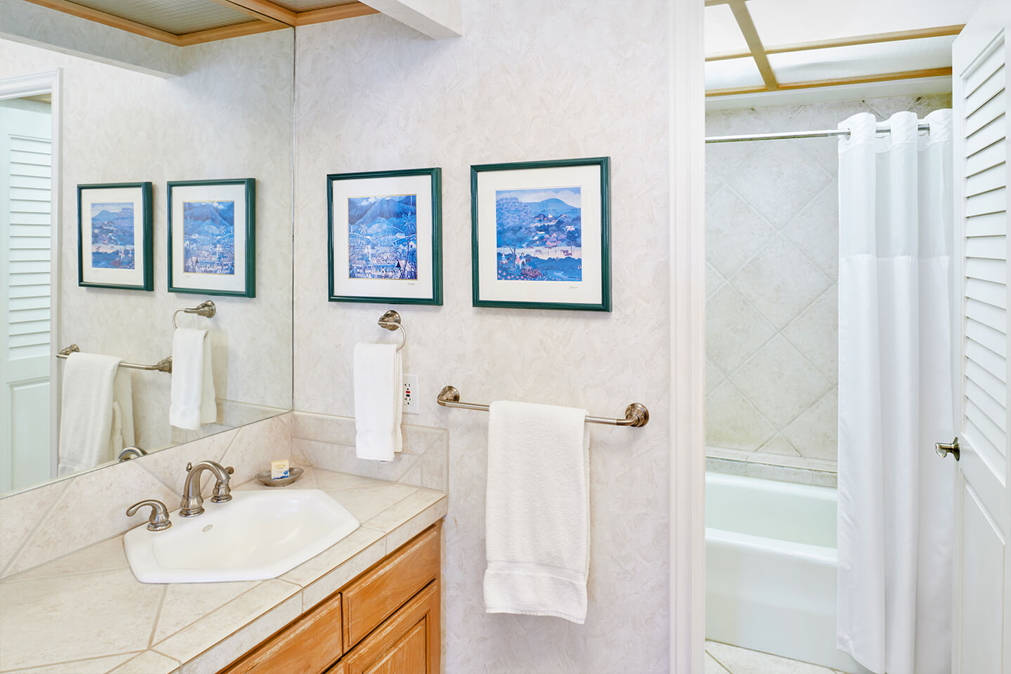 One-Bedroom Garden View Suite Bathroom