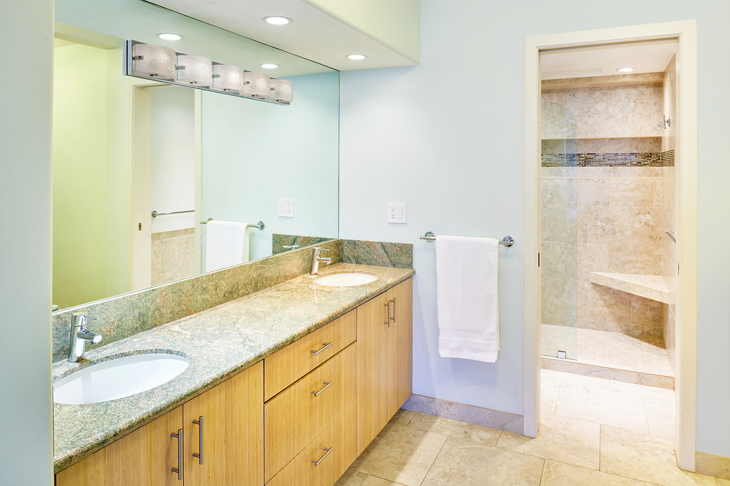 One-Bedroom Ocean View Premium Bathroom